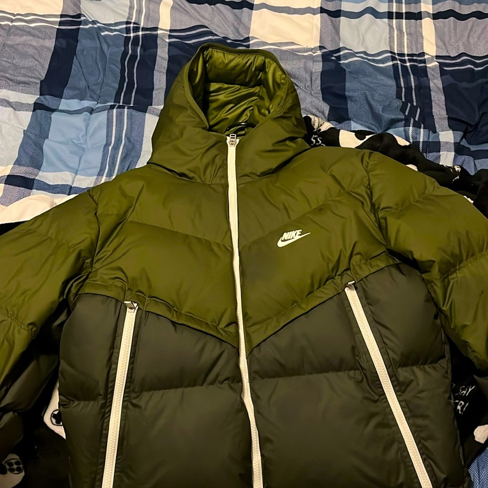 Selling a Nike puffer!